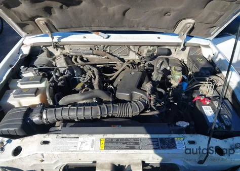 2002 Mazda B3000 Ds z USA, uszkodzony, nr VIN 4F4YR16U72TM01773